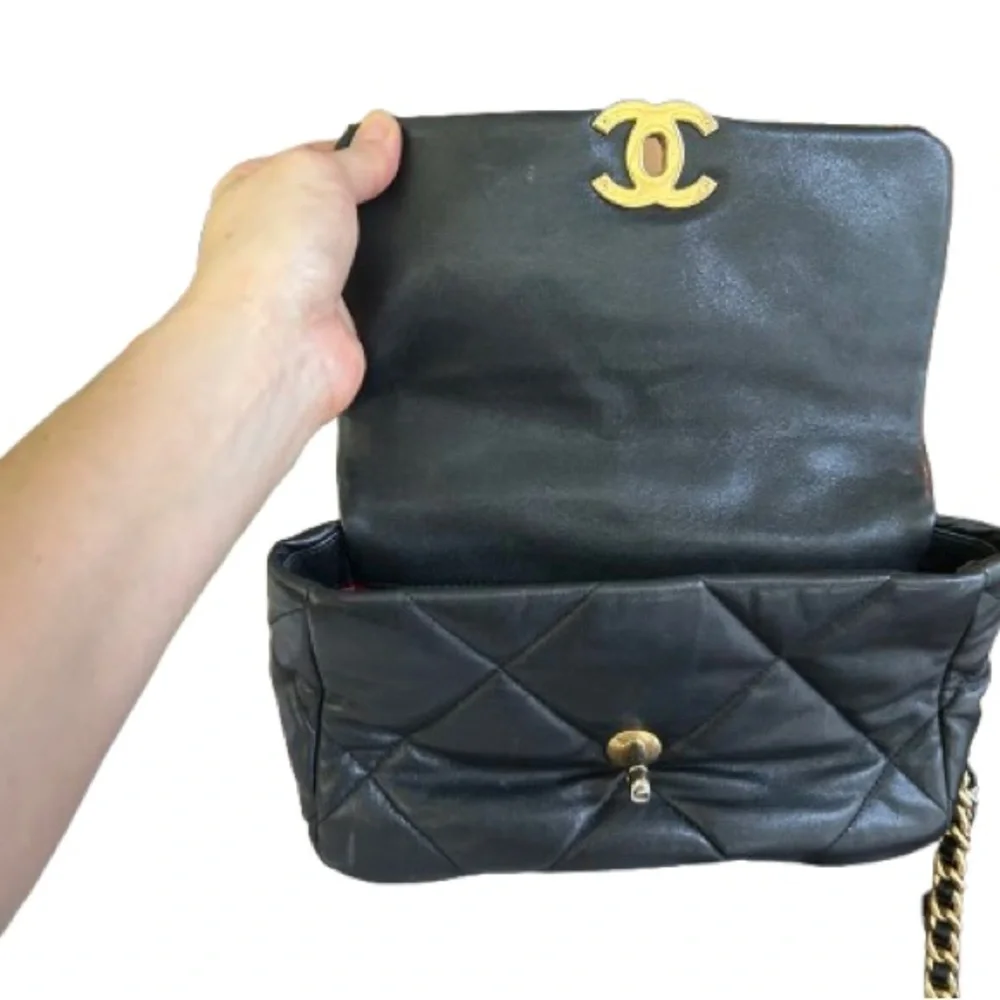 Authentic Chanel 19 Medium Flap Bag Quilted Lambskin Black Gold Chain - Picture 3 of 16